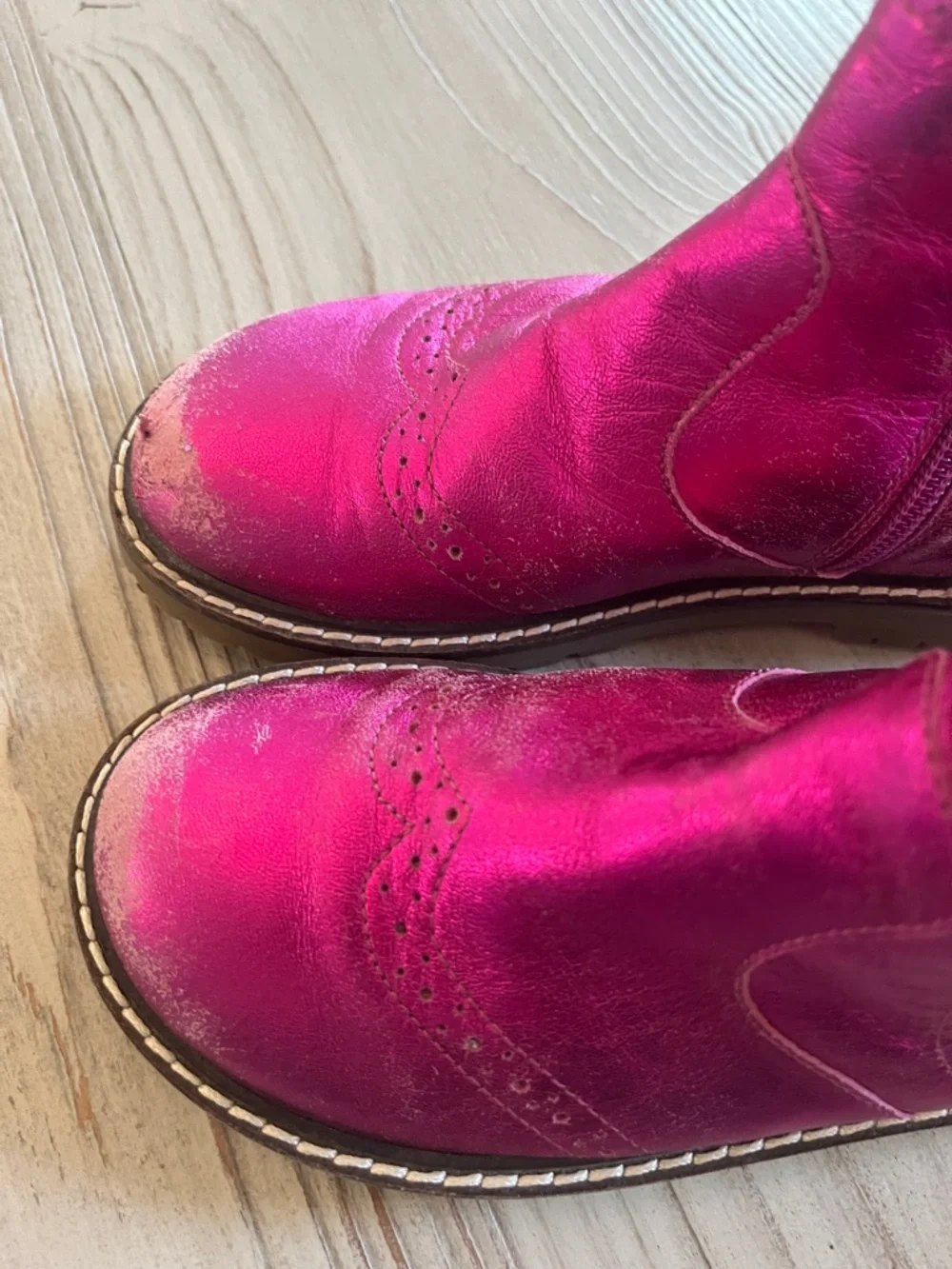Mini Boden leather chealsea Metallic Pink Ankle Boots size 11.5 or EU 29